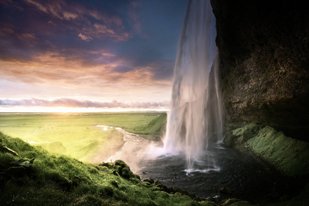 日暮时分，冰岛 Seljalandsfoss 瀑布