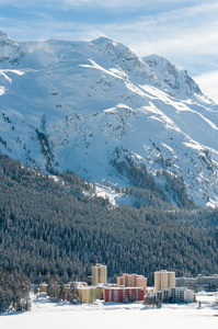 圣莫里茨高山阿尔卑斯山风景。美丽的冬天观阳光灿烂的日子