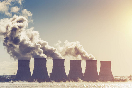 冷却水塔的核能发电厂或核电厂在沃罗涅日，放射性