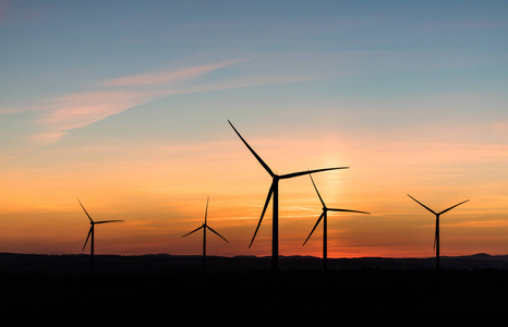 鸟瞰风力发电图片-鸟瞰风力发电素材-鸟瞰风力发电插画-摄图新视界