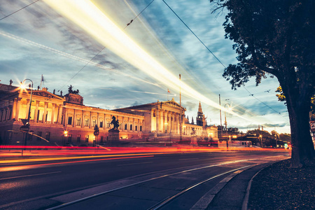 上环路在维也纳奥地利议会大厦图片