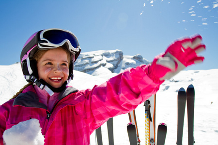 滑雪，滑雪，冬季运动快乐的女孩的滑雪者