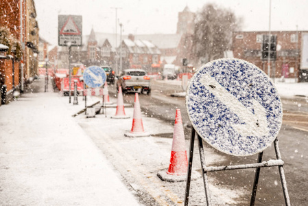 大雪覆盖了英格兰的街道