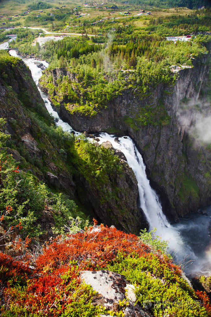 查看上特，挪威的 Voringfossen 瀑布