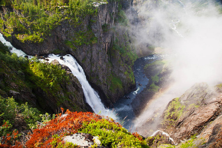 查看上特，挪威的 Voringfossen 瀑布