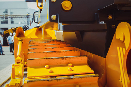 拖拉机升降机履带拖拉机在展览会照片