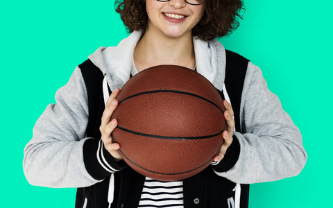 年轻女子篮球