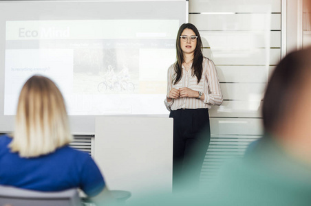 女人的教育家制作演示文稿图片