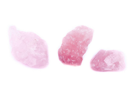 宏观矿物石粉红石英白色背景上