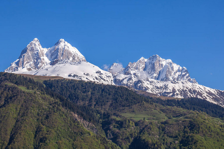 乌什巴山装载在高加索山脉，葛斯地区的高峰期