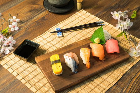 日本的食物生鱼片寿司套