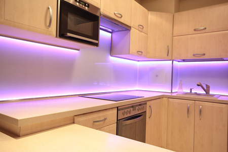 现代豪华厨房用粉红色 Led 照明节能