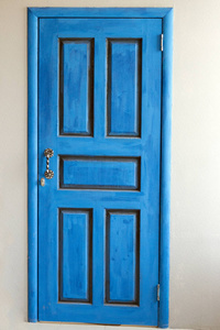 高考前的一个家有一个蓝色的门图片