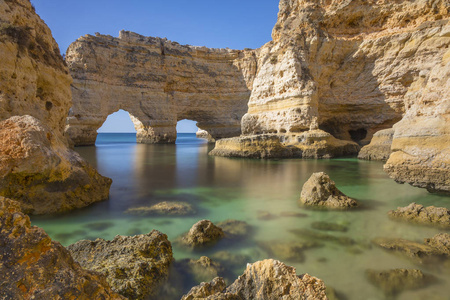 长时间曝光在拉各斯 Marinha 海滩