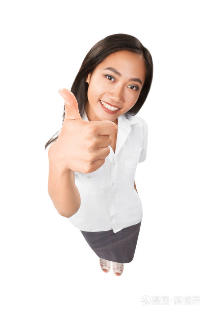 微笑亚洲女人竖起大拇指