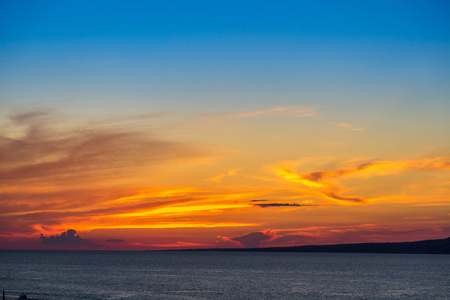 美丽的夕阳海上