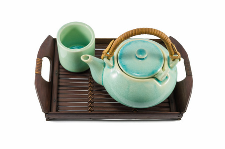 中国绿色茶壶和茶杯上孤立木特里维特