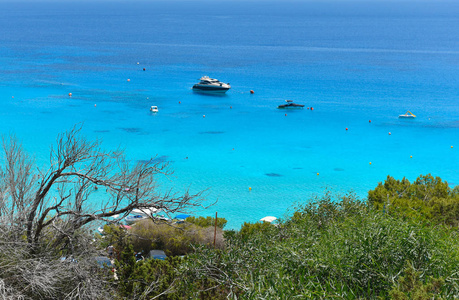 海滩和美丽的热带海。夏季度假概念