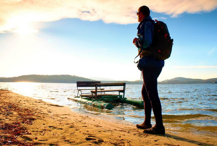 累了的旅游图片