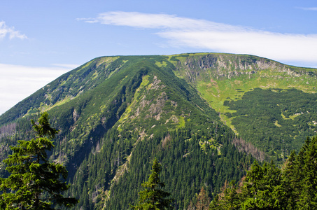 近 Pec Pod SnezkouKrkonose，捷克共和国在路上