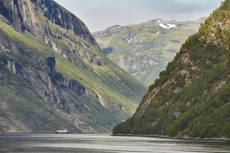 挪威峡湾岩石景观。 Hellylt Geiranger旅行