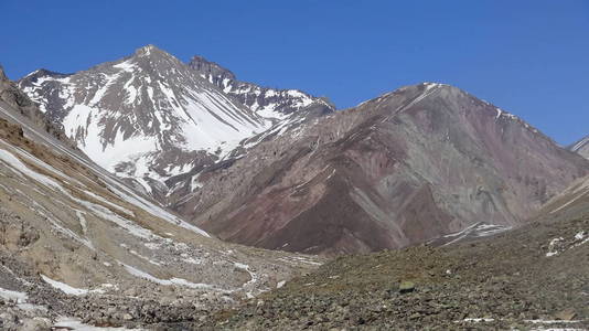 景观的山雪在圣地亚哥，智利