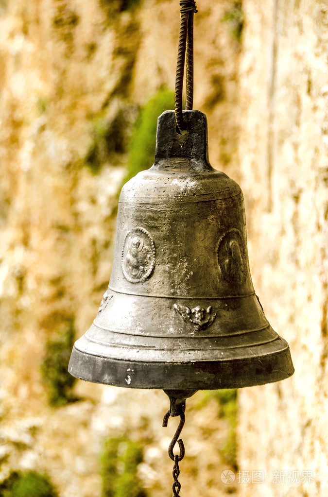 老教堂的钟声