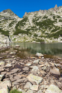 景观与左 Kralev 沃通行证和 Samodivski 湖，皮林山