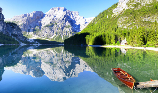 Braies 湖，白云岩的阿尔卑斯山，意大利