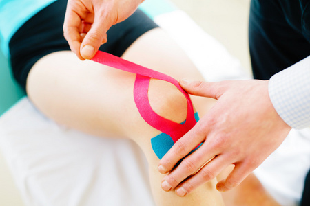 膝盖受伤图片 膝盖受伤素材 膝盖受伤插画 摄图新视界