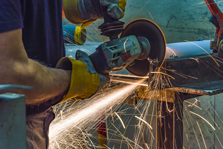 匠心打磨从金属加工用砂轮打磨,喷照片