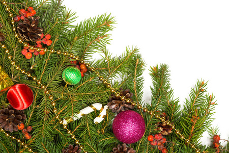 圣诞装饰品与冷杉的枝条
