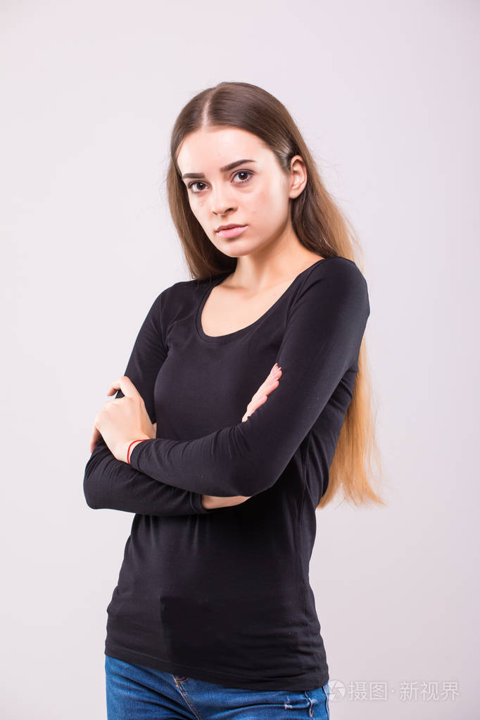 全长画像一个快乐的年轻女人站在白色背景上孤立 看着相机照片 正版商用图片0v8i04 摄图新视界 全长画像一个快乐的年轻女人站在白色背景上孤立 看着相机照片 正版商用图片0v8i04 摄图新视界