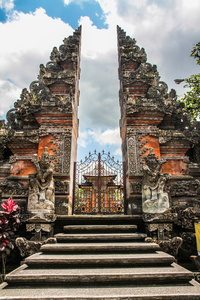 典型的巴厘岛印度教庙宇楼梯 门和寺巴厘岛，巴厘岛，印度尼西亚