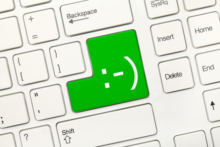白色概念键盘微笑绿色键
