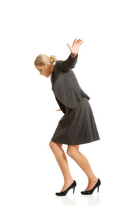 女人走路时要小心图片