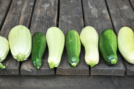 收获的南瓜和西葫芦图片