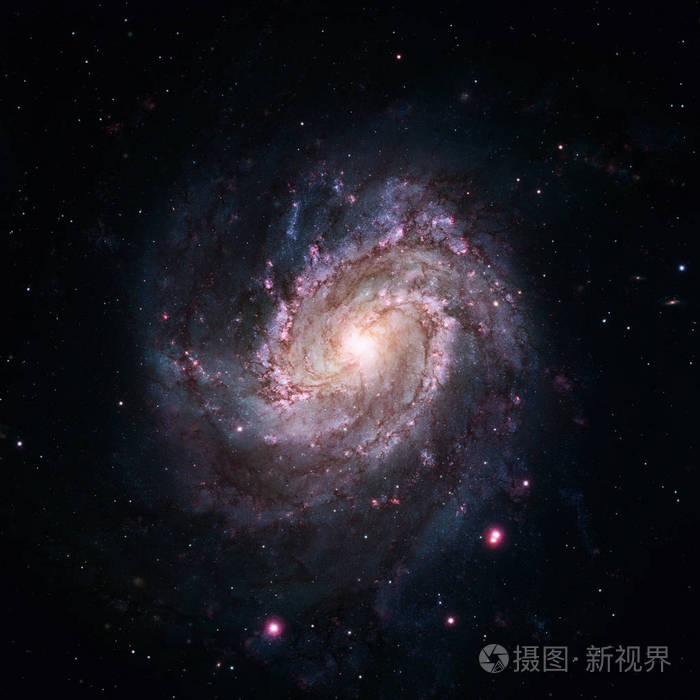 梅西尔83是在长蛇座的螺旋星系