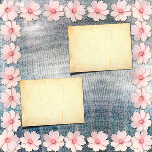 旧明信片与美丽的粉红色花朵上蓝色的牛仔裤 b