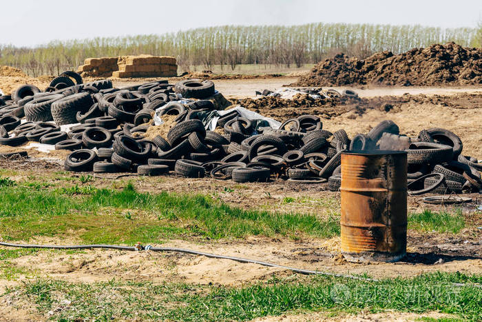 垃圾填埋场的旧轮胎性质上看,铁圆桶烧伤