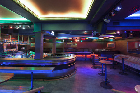 假期作为五颜六色的霓虹灯与现代 dessi蓝色抽象螺旋形状登陆页面背景