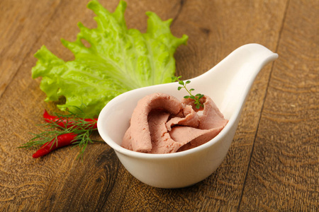 绿草背景草集合,孤立在白色香煎的鸡胸肉鹅肝鹅肝酱法式吐司加香蕉