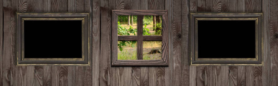木墙相框与窗外的森林