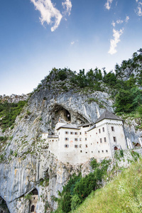 Predjama 城堡，建在一个山洞口在斯洛文尼亚