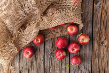 Bulrap 袋新鲜的红苹果