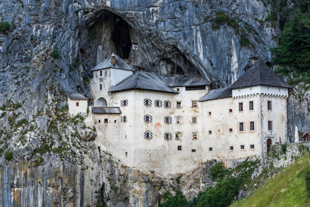 Predjama 城堡，建在一个山洞口在斯洛文尼亚