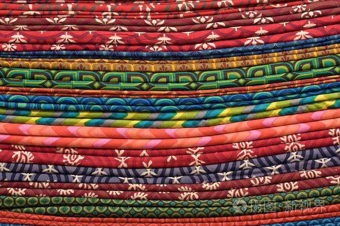 在印度当地市场布面料大堆