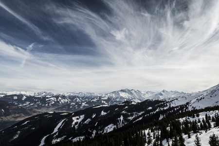 美丽的景色，从 Kitzsteinhorn 滑雪胜地