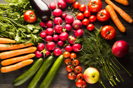 新鲜的蔬菜。五颜六色的蔬菜背景。健康蔬菜