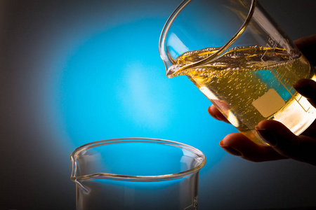 实验室玻璃器皿 科学实验室的研究与开发的让步